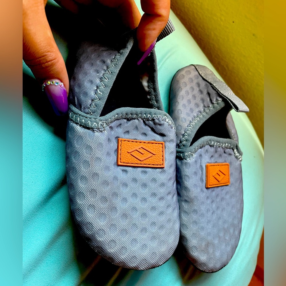 size 8 Gray slippers, used a handful of times, Barefoot friendly
